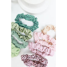Load image into Gallery viewer, Assorted Spotted Scrunchie Set: MIX COLOR / ONE
