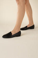 Load image into Gallery viewer, Harriet Classic Slim Loafer
