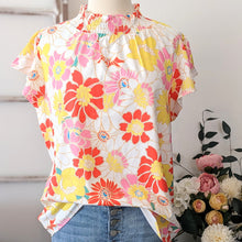 Load image into Gallery viewer, Stand Collar Flutter Sleeves Floral Top
